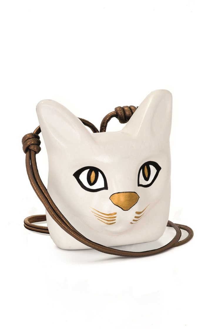 貓頭白色立體手繪納帕革項鍊,27,000元。圖／LOEWE提供