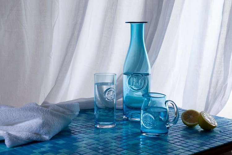英國水晶品牌Dartington的H2O水瓶及水杯。圖／居禮名品提供