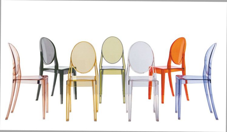 法國設計鬼才菲利普史塔克的Victoria Ghost Chair，色彩多元又兼具古典特色。圖／Kartell提供