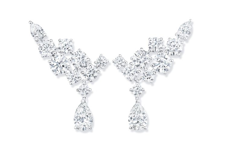 Sparkling Cluster絢漪錦簇系列鑽石耳環，139萬元。圖╱海瑞溫斯頓提供