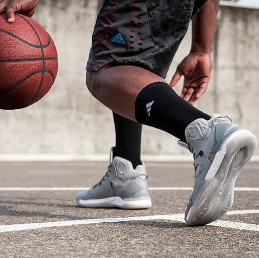 NBA球星羅斯第七代鞋「D Rose 7」，15日開賣，5,290元。圖／adidas提供