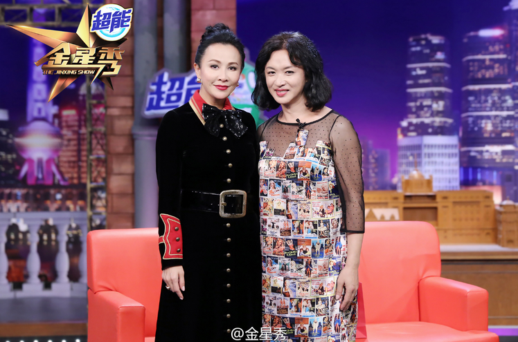 劉嘉玲（左）在談話性節目「金星秀」裡大談往事。圖／摘自微博