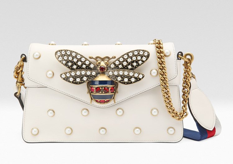 Broadway珍珠與蜜蜂裝飾鍊帶包， 95,700元。圖／Gucci提供