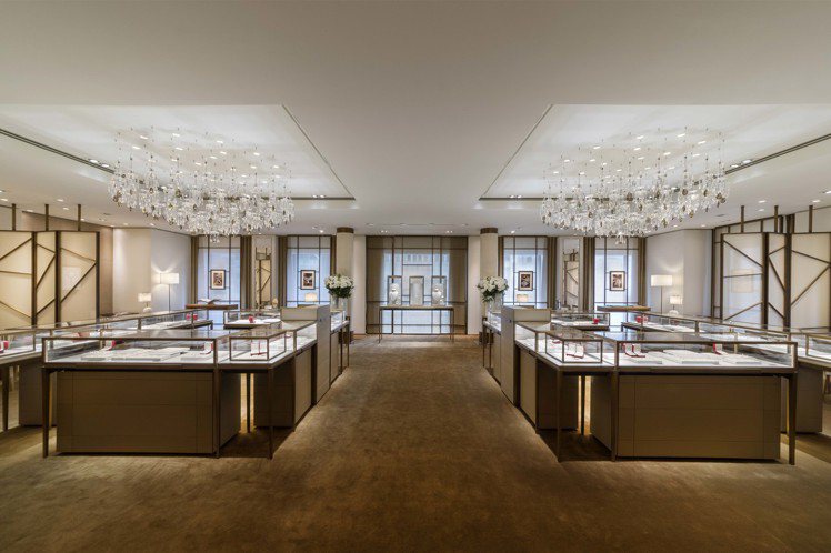 三樓鑽石專區為訂婚鑽戒、現代風格鑽石作品和特別訂製的專屬空間。 圖／卡地亞提供