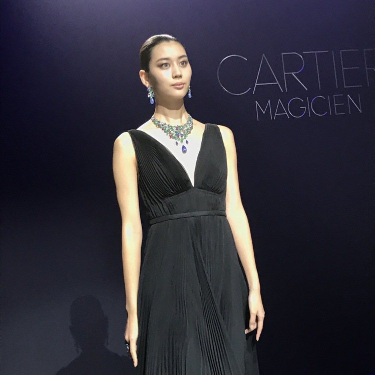 模特兒展演卡地亞高級珠寶系列Cartier Magicien作品。記者祁玲／攝影