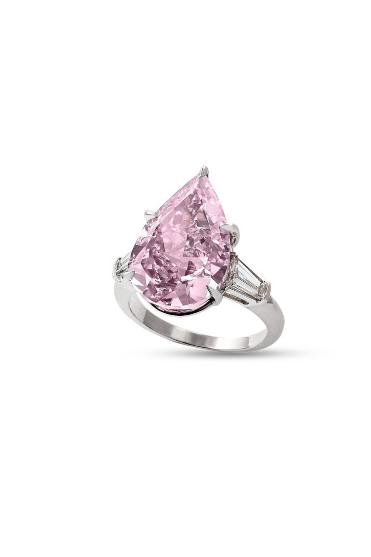 日內瓦佳士得將拍賣此顆重9.14克拉的鮮彩粉紅梨形鑽石，估價為1,600至1,800萬美元。圖／佳士得提供