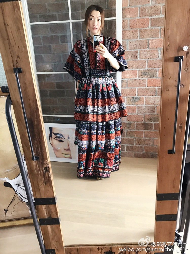 鄭秀文日前也在微博搶先貼出她KENZO x H&M豹紋新裝的照片。圖／擷自微博