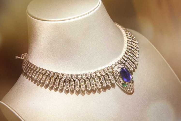 Magnificent Inspirations華彩之源頂級珠寶系列Serpenti 鑽石與藍寶石項鍊。圖╱寶格麗提供