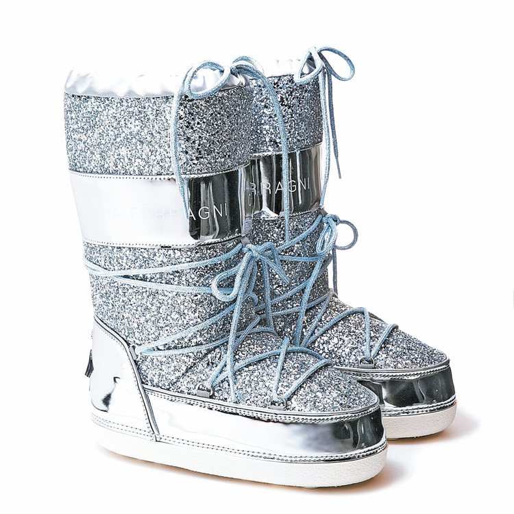 Chiara ferragni
銀色運動雪靴， 13,800元，
充滿節慶氣氛。 圖／各業者提供