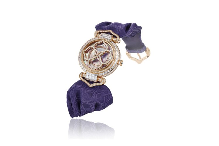 Imperial系列腕表，18K玫瑰金表殼，表圈與表耳鑲嵌7克拉矩形切割鑽石，自動上鍊機芯，569萬1,000元。圖／蕭邦提供