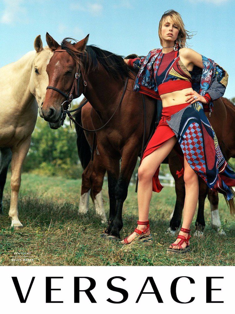 Versace 2017年春夏形象廣告選在美國肯塔基州的鄉野拍攝。圖／Versace提供