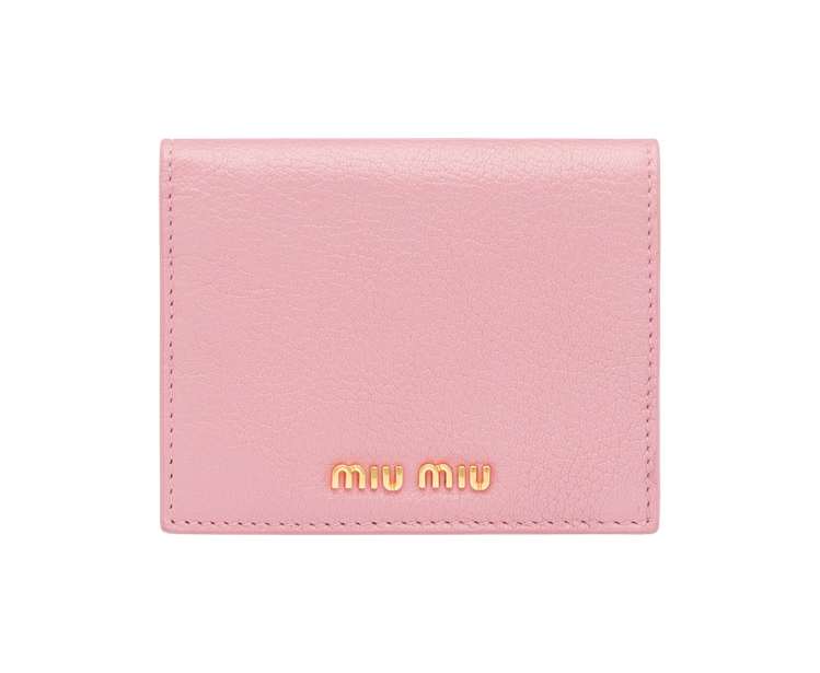 MIU MIU粉色方型皮夾9,500元。圖／MIU MIU提供