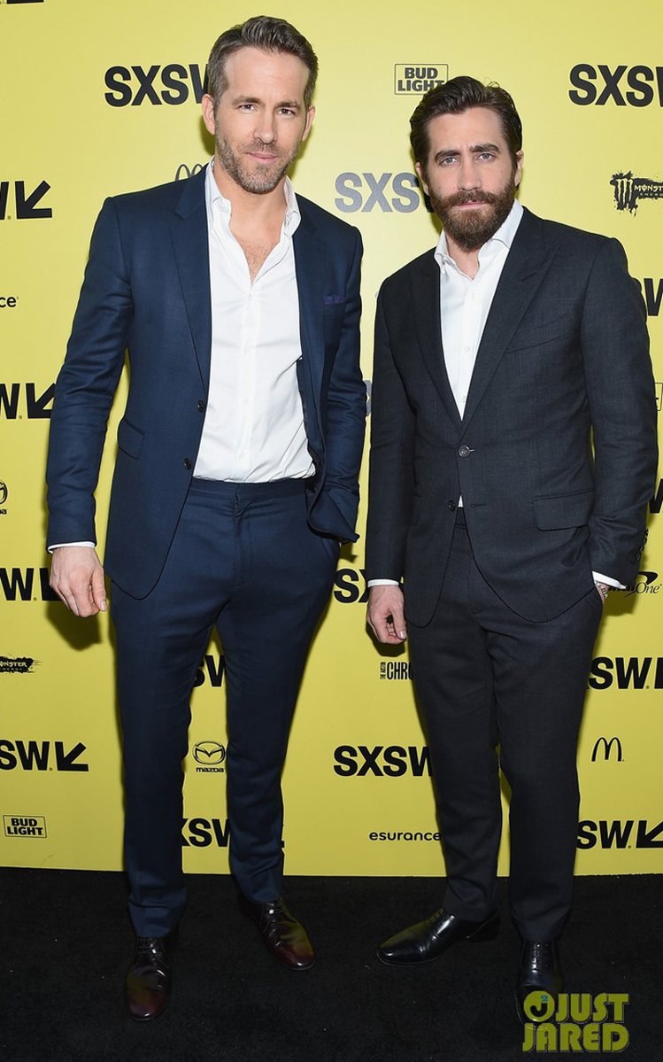 萊恩雷諾斯（Ryan Reynolds）與傑克葛倫霍（Jake Gyllenhaal）宣傳新片《異星智慧》。圖／擷自justjared.com