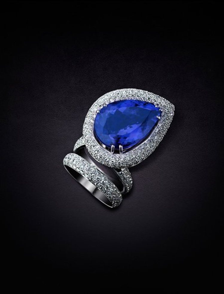 Tosca丹泉石鑽石戒指，雖然碩大但貼和手指關節線條，配戴起來舒適，219.5萬元。圖／Brigitte Ermel提供