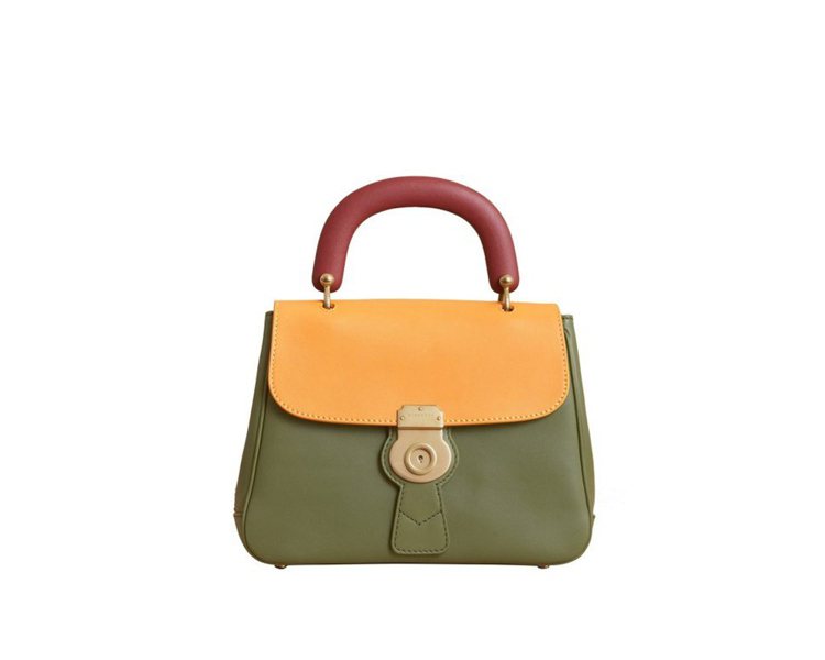 DK88輕苔綠、赭石黃色中型提柄包，售價86,000元。圖／BURBERRY提供