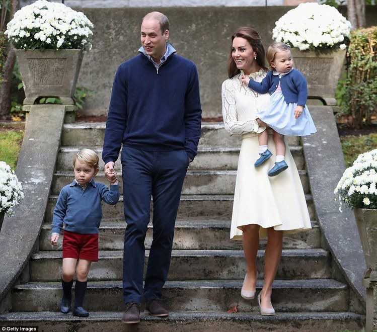 凱特王妃去年9月和威廉王子出訪加拿大時，穿過同樣的See By Chloe洋裝。圖／擷自mirror