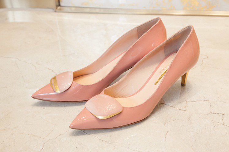 全新Shadow系列粉紅鞋款，售價41,800元。圖／R • SANDERSON提供