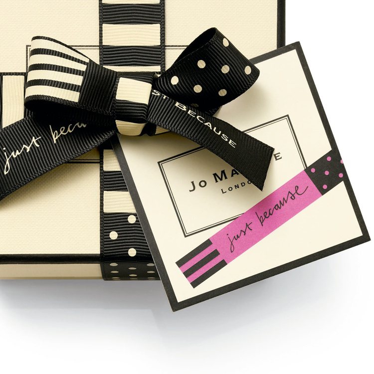 Jo Malone「Just Because禮因為你」全新限量包裝搭配別緻的緞帶、貼紙、卡片與氣球。圖／Jo Malone提供