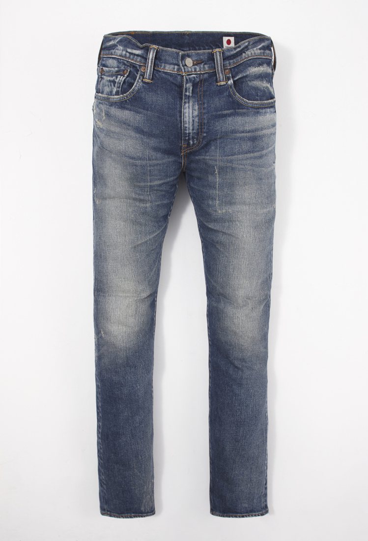 日本製作系列502舒適窄管牛仔褲，約5,490元。