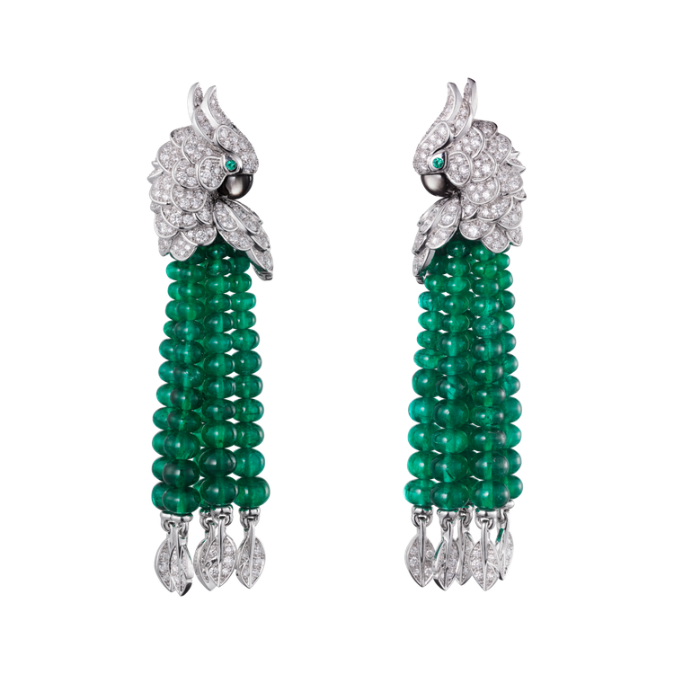 卡地亞頂級珠寶系列鸚鵡系列祖母綠流蘇耳環，715萬元。圖／卡地亞提供