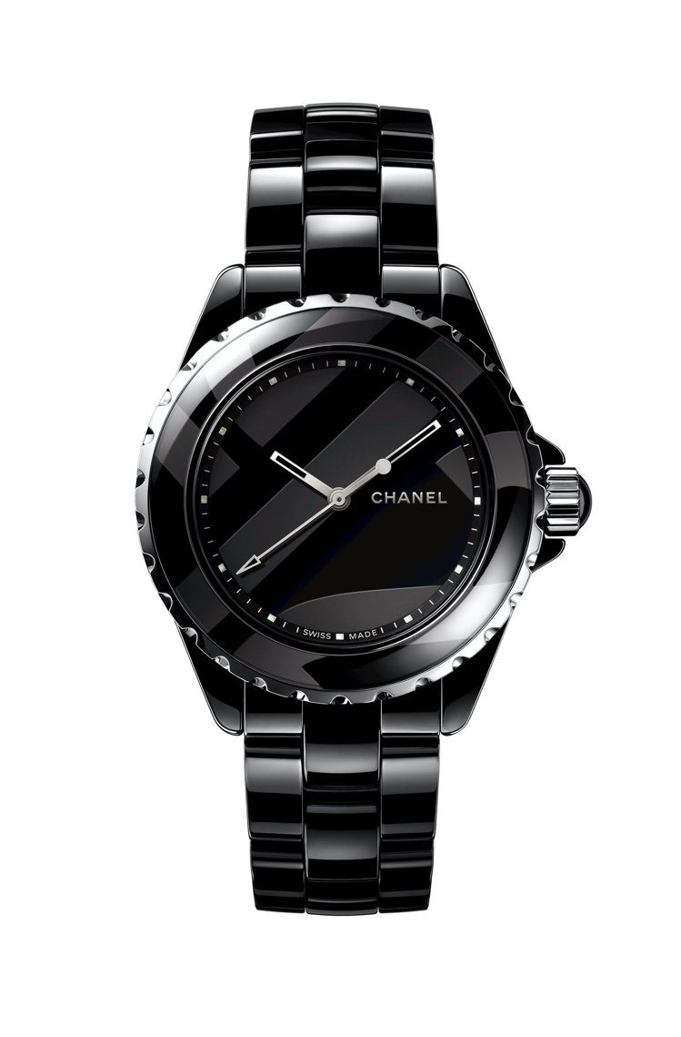 香奈兒J12 Untitled腕表，黑色高科技精密陶瓷搭配精鋼，黑漆裝飾，限量1,200只，約18萬4,000元。圖／Chanel提供