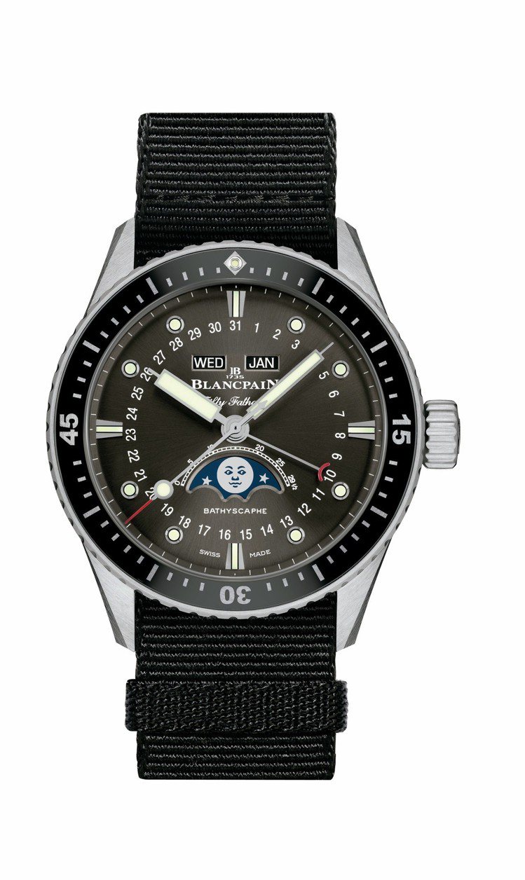Blancpain五十噚深潛器全曆月相腕表，不鏽鋼表殼搭配單向旋轉不鏽鋼表圈，約47萬1,000元。圖／Blancpain提供