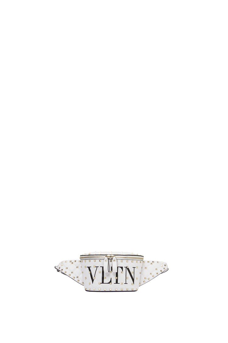 VLTN Logo鉚釘腰包，48,800元。圖／Valentino提供