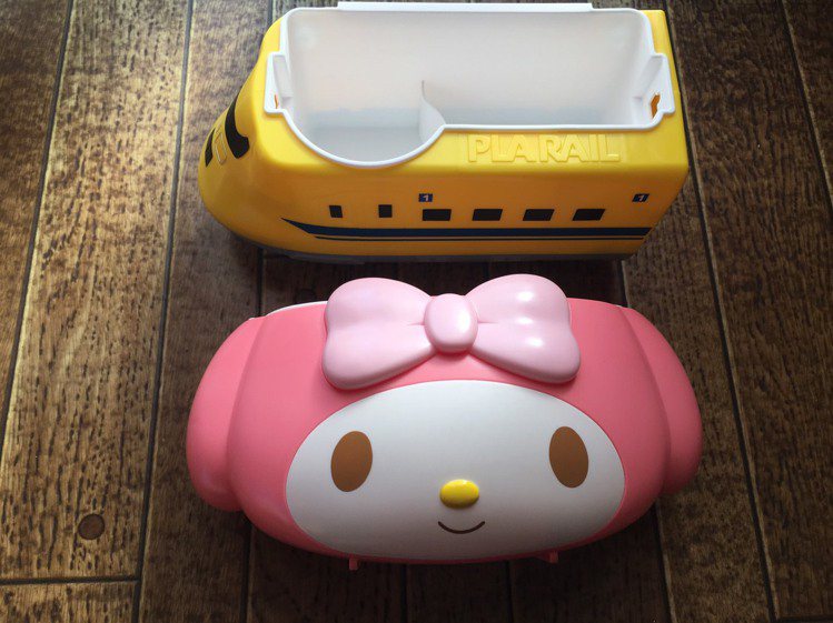 日本麥當勞推出新的野餐籃商品，造型可愛且可掛於汽車後背當置物架使用。圖／網友プリン提供