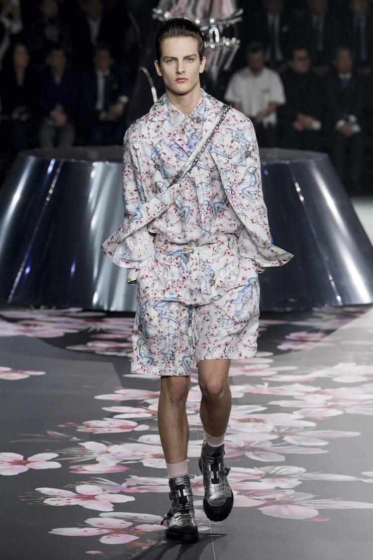 日本櫻花是印花靈感。圖／Dior提供