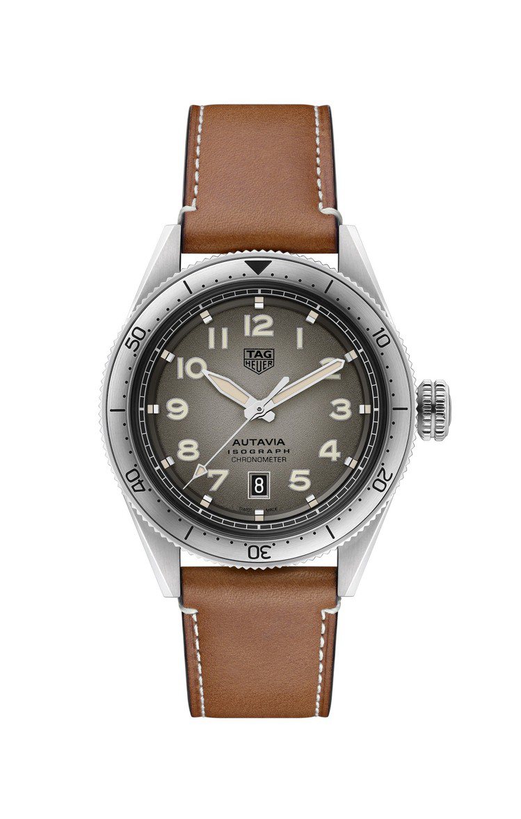 TAG Heuer Autavia腕表灰色表盤、精鋼表圈款搭配棕色皮革表帶，11萬4,400元。圖／泰格豪雅提供