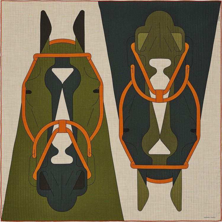 騎遇系列（Tête-à-Tête Équestre）圖紋印花喀什米爾羊絨與真絲混紡圍巾100cm，售價28,700元。圖／愛馬仕提供