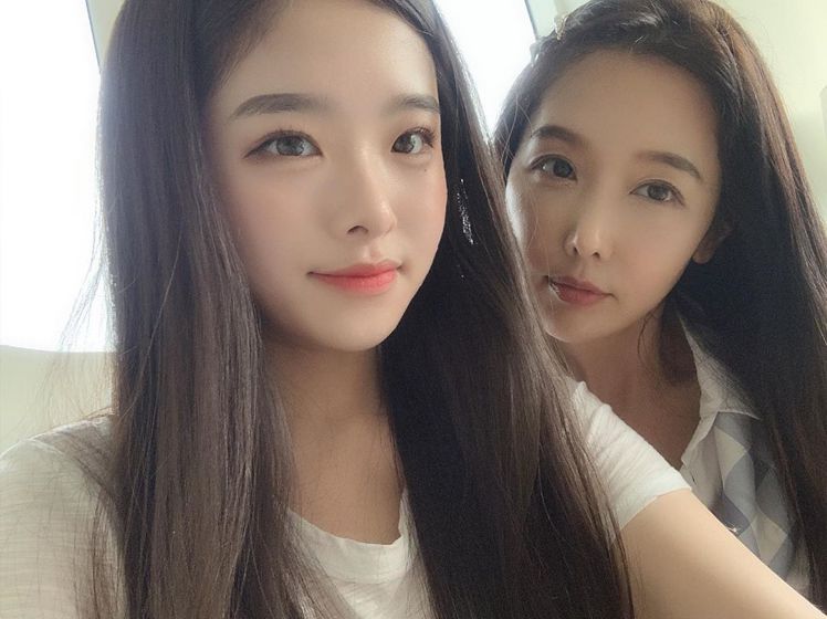 李秀珍（右）和女兒。圖／擷自instagram