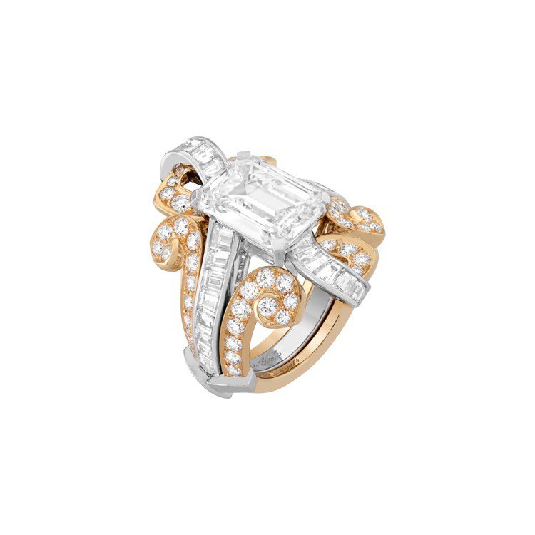 SPECCHIO可轉換式戒指，白K金、黃K金、一顆重5.44克拉的DFL級 2A型祖母綠式切割鑽石、鑽石。圖／梵克雅寶提供