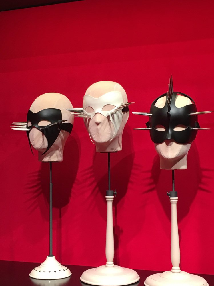 Gucci秋冬打造的面具搭配鉚釘，更強悍有氣勢。記者吳曉涵／攝影