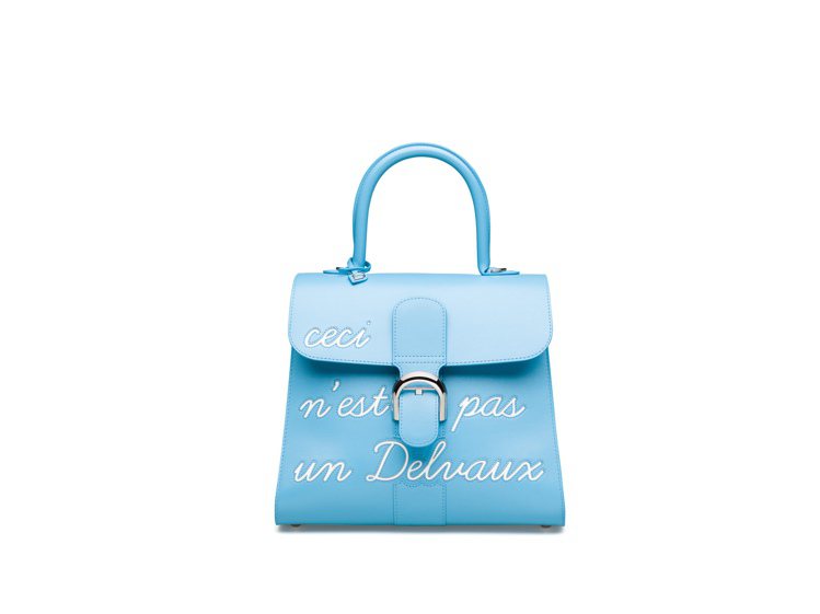 Magritte系列 天堂藍LHumour中型牛皮肩背包 ，價格店洽。圖／DELVAUX提供