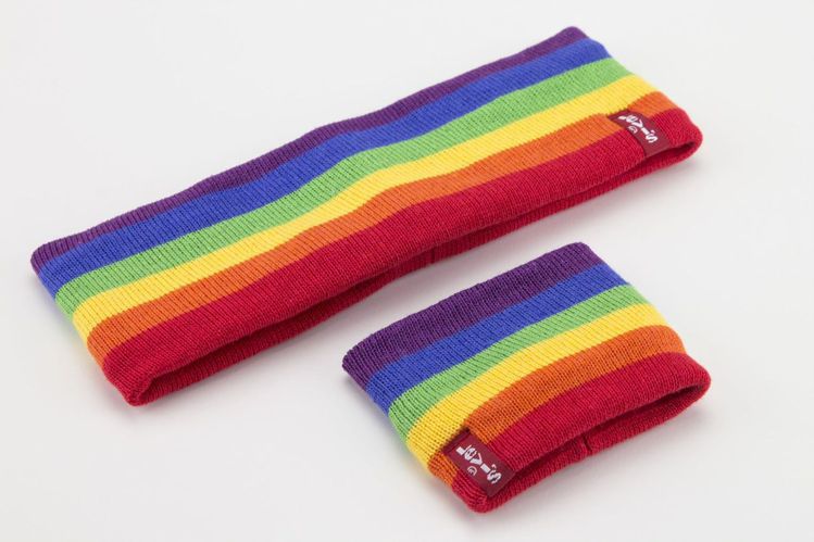 LEVIS平權系列彩虹頭巾護腕套組，售價790元。圖／LEVIS提供