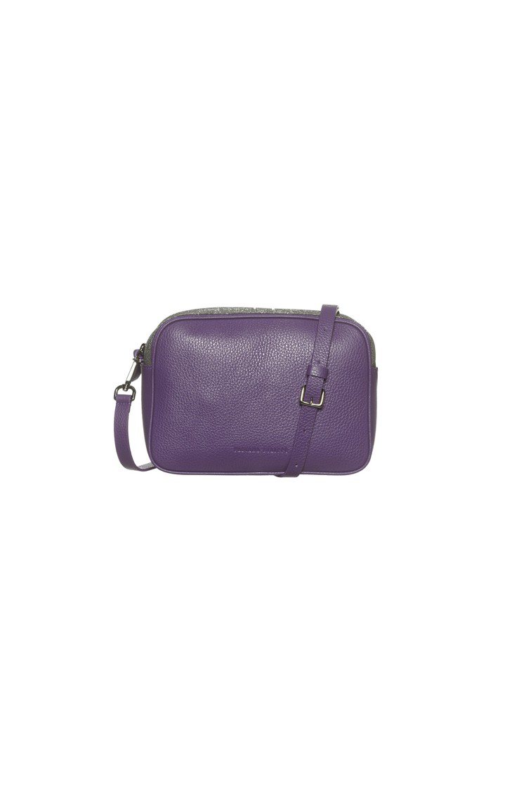 紫色皮革側方包，受價32,300元。圖／FABIANA FILIPPI提供