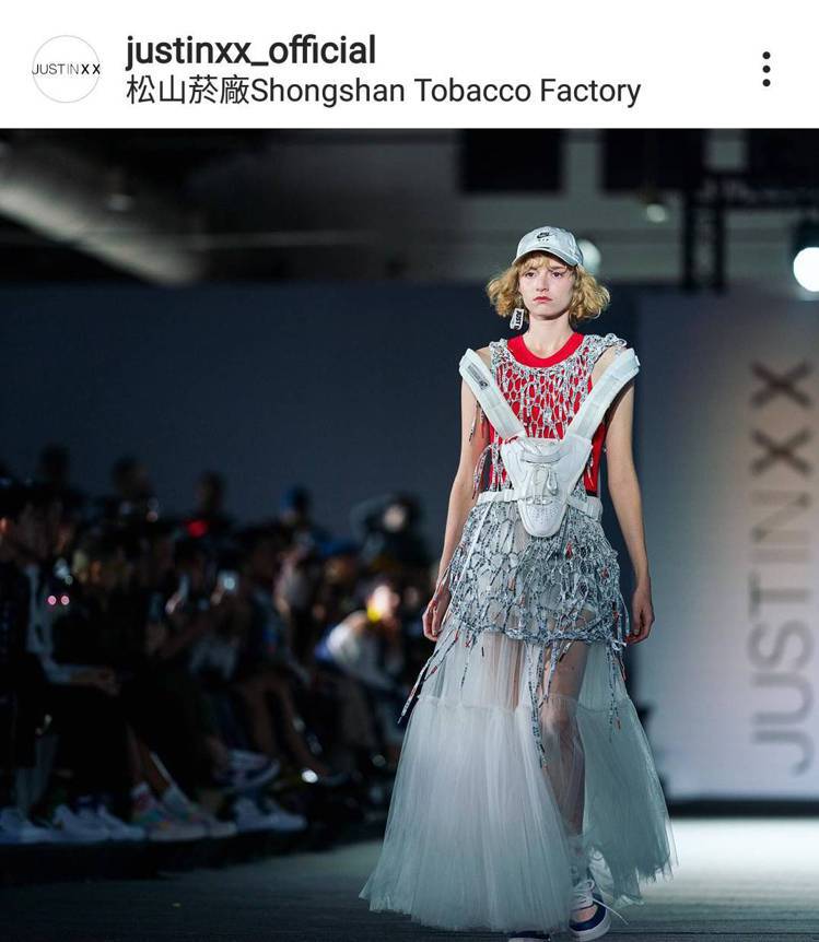 周裕穎先前在台北時裝周也以「永續時尚」為出發點，設計出一系列舊物改造的潮味單品。圖／摘自justinxx_official