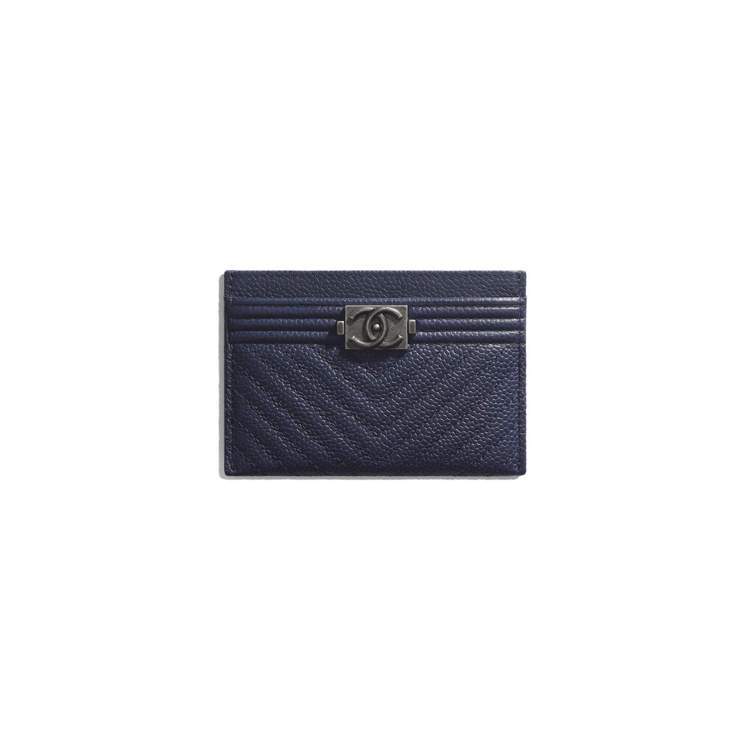 海軍藍Boy Chanel卡片夾，13,700元。圖／香奈兒提供