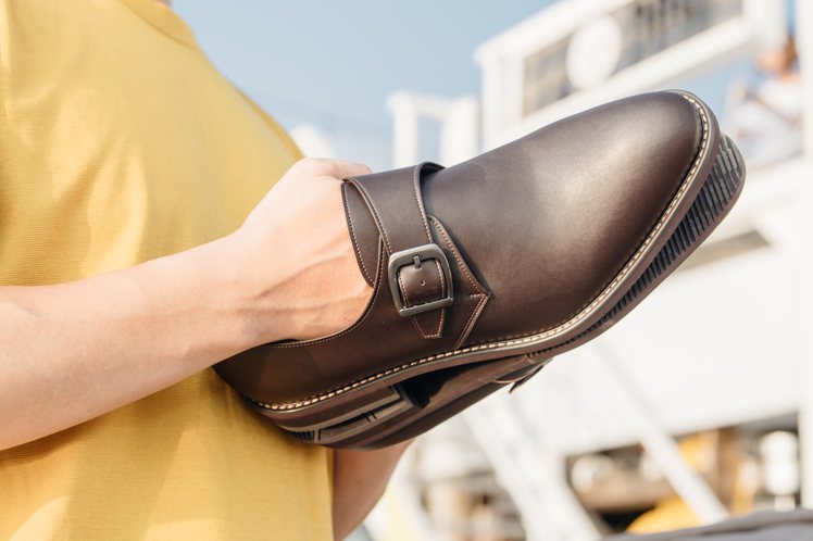 除了鞋底從傳統的木根改為泡棉，穿著更舒適吸震，Gullar鞋款的內裡也改為人造纖維、更為透氣。圖 / Gullar提供。