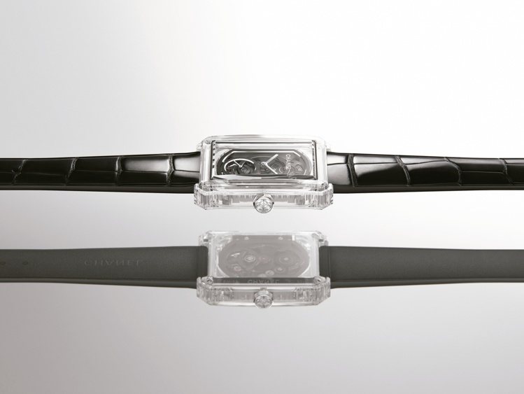 Boy∙Friend X-Ray 37毫米藍寶石水晶與白金鑲鑽鏤空腕表，246萬4,000元，限量發行100枚。圖／香奈兒提供