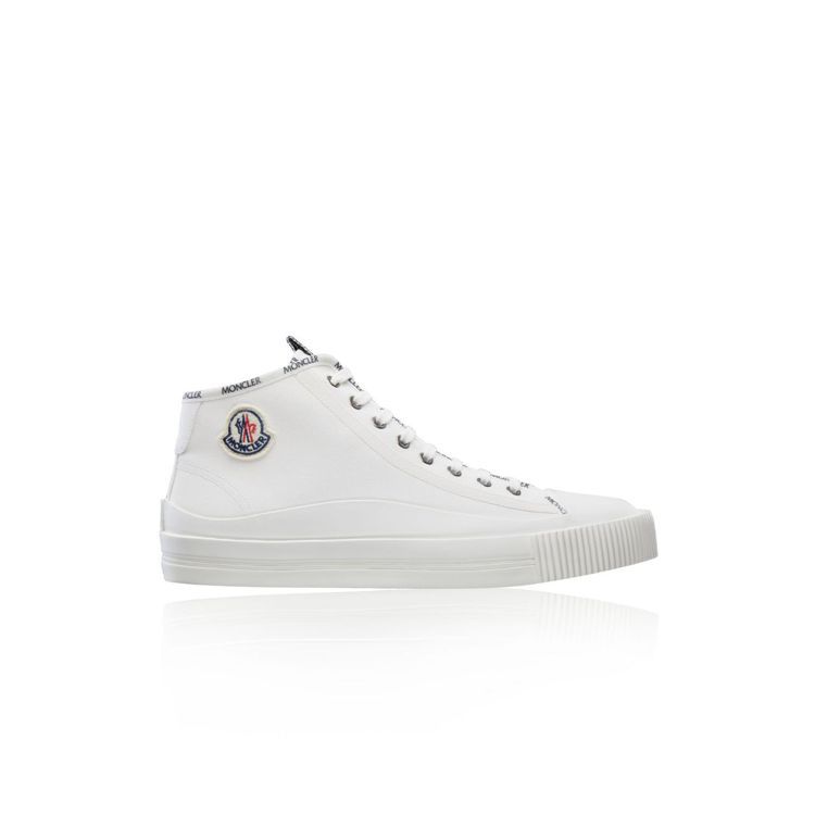 MONCLER Lissex白色中高筒休閒鞋，18,400元。圖／MONCLER提供