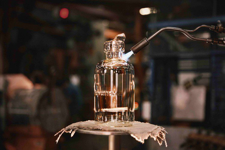 路易威登限量版一公升裝極致香水的瓶身以Baccarat水晶製作。圖／LV提供