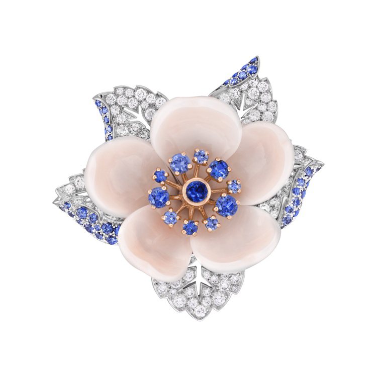 梵克雅寶高級珠寶系列Cerisier précieux胸針，白K金與玫瑰金鑲嵌藍寶石、珊瑚、鑽石。圖／梵克雅寶提供