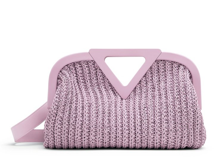 Point粉紫羊皮鉤針編織手提袋 (M)，25萬3,800元。圖／BV提供