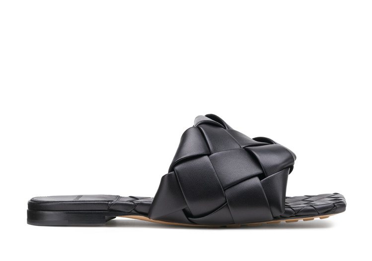 Lido黑色大編織羊皮涼鞋，39,000元。圖／BV提供