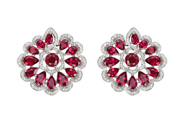 Precious Lace系列18K白金鑲鑽與紅寶石耳環，348萬8,000元。圖／蕭邦提供