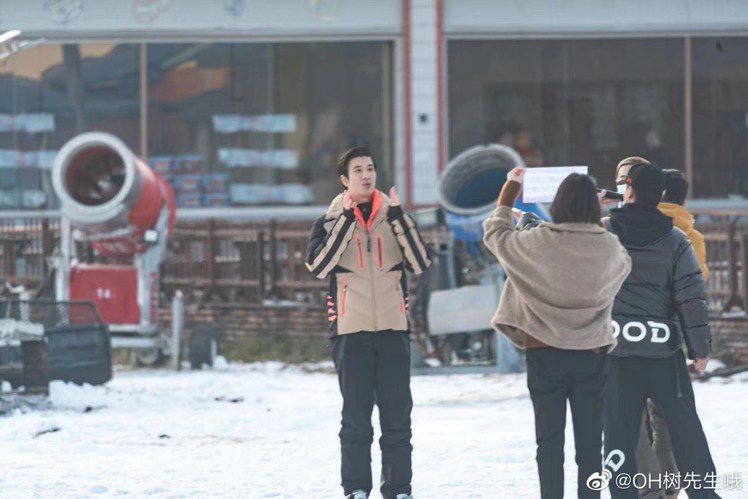 王力宏被目擊到在北京滑雪場進行拍攝工作。 圖／擷自微博
