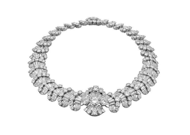 蕾哈娜配戴出席MET GALA的寶格麗Heritage典藏系列鑽石項鍊，創作年份約西元1959年。圖／寶格麗提供 孫曼