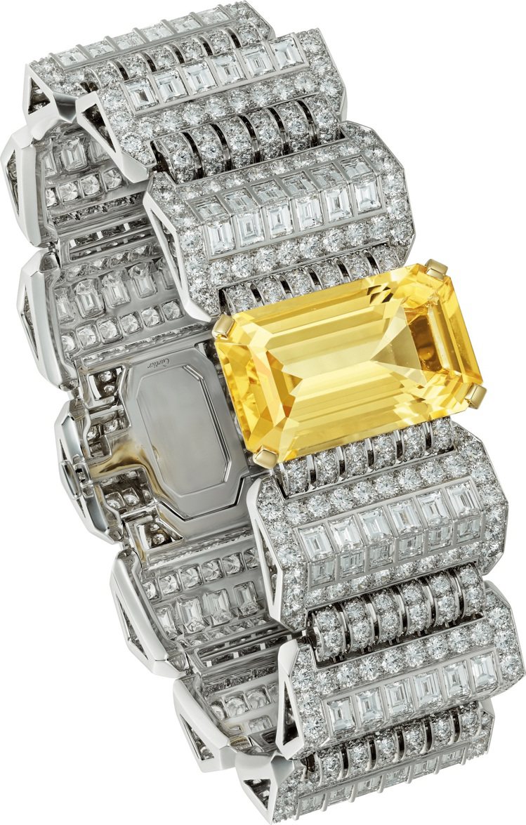 卡地亞頂級珠寶系列金綠柱石手環，白K金與黃K金鑲嵌19.58克拉矩形金綠柱石、長方形鑽石和明亮式切割鑽石。圖／卡地亞提供 孫曼
